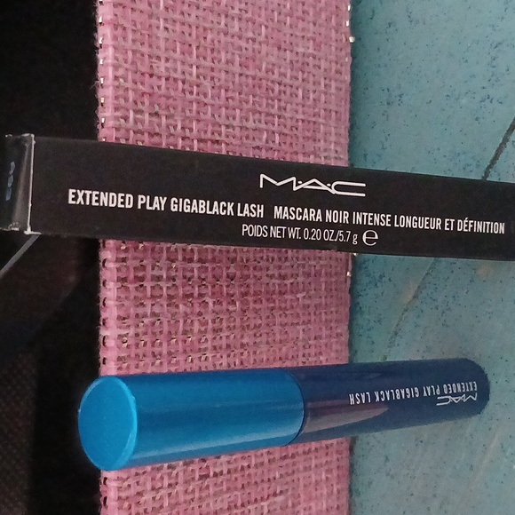 NIB MAC Extended Play Gigablack Lash Mascara - BLACK - Picture 4 of 7